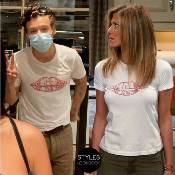 Iconic FRIENDS Tee - Picture 3 of 6